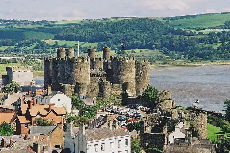 Conway Castle taken by Welsh rebels under William and Rhys ap Tudor