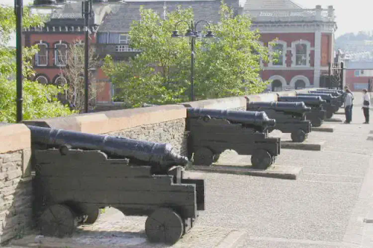 Siege of Derry begins