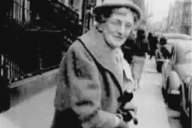 Eibhin Nic Choill, prominent Irish Celtic scholar and linguist, died