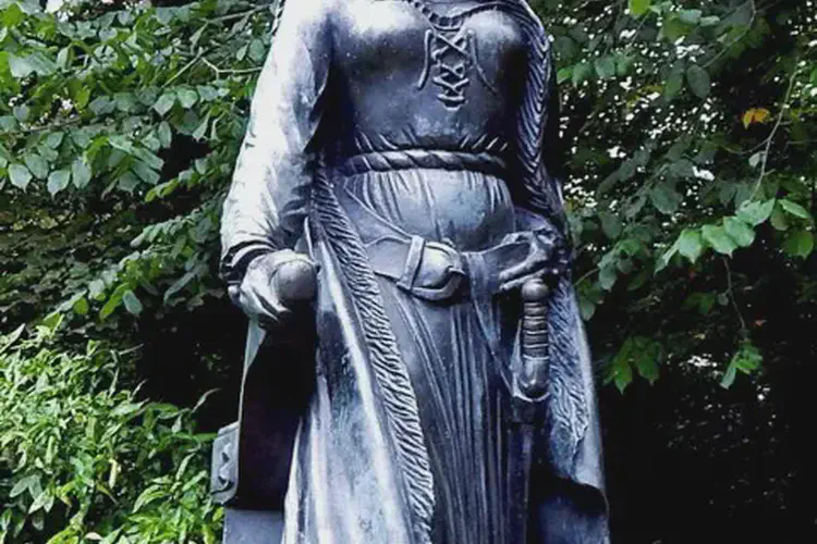 English expedition sets out from Galway to kill pirate queen, Grace O'Malley