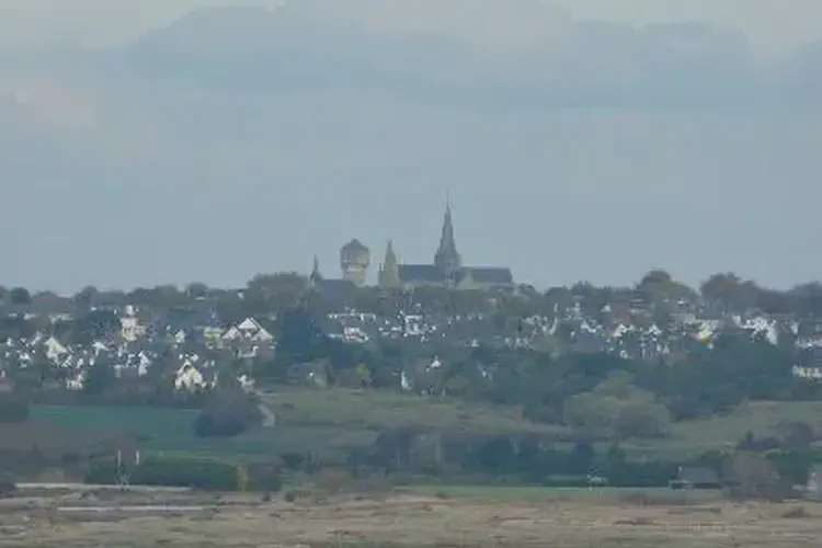 Second treaty of Guerande between Yann IV of Brittany & Charles VI of France recognizes Breton Independence