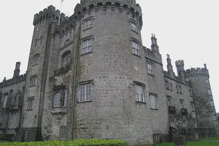 Kilkenny surrenders to Cromwell