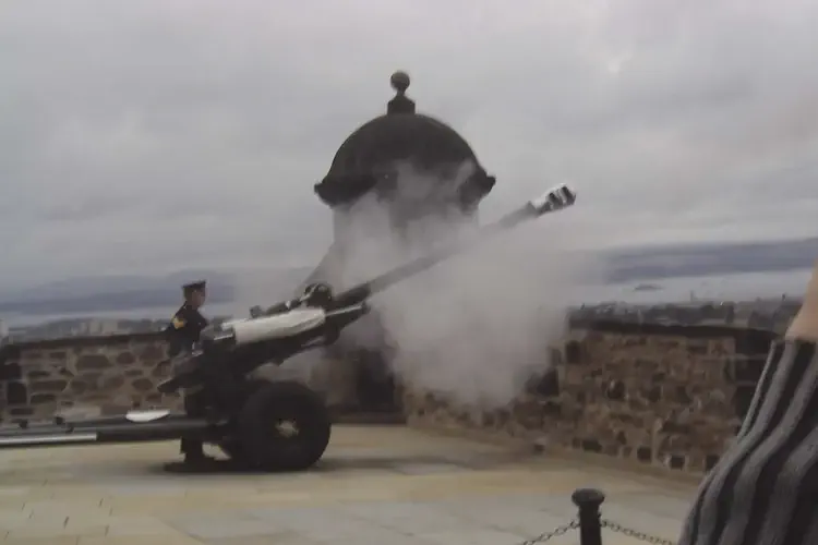 One O'Clock gun fired for the first time from Edinburgh Castle