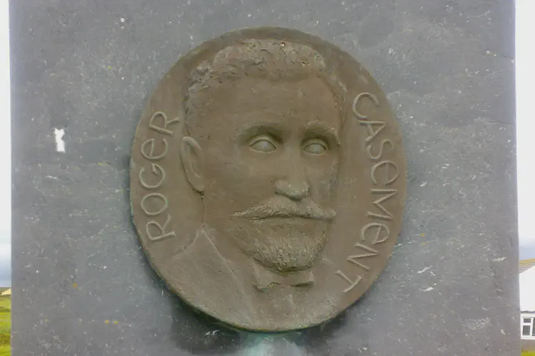 The Aud arrives at Banna Strand, Co. Kerry, from Germany with 20,000 rifles for use of the Volunteers in the Easter Uprising