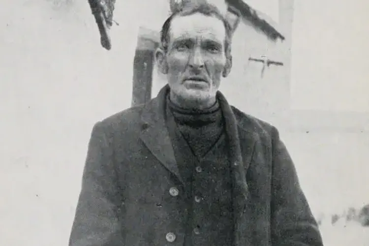 Tomas O Criomthain, Irish author of An t-Oileanach (The Islandman), died
