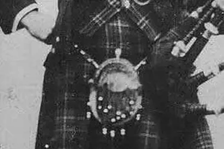 Bagpiper Pipe Major Willie MacLean, 5th Cameron (Lochiel) Highlanders, dies at Kilcreggan, Scotlandage 80