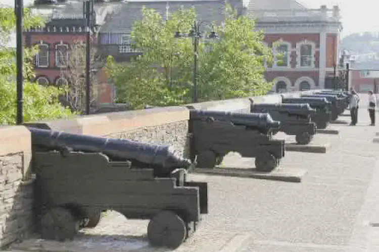 Derry-Londonderry relived of siege