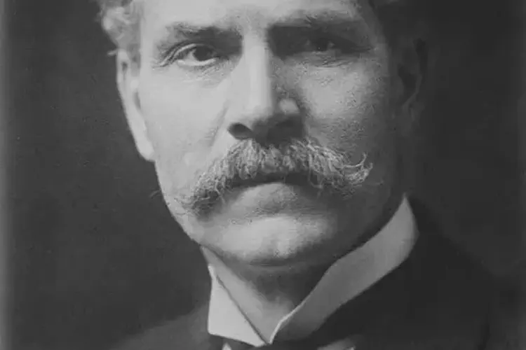 Ramsay MacDonald, first UK Labour Prime Minister, died aboard Reina del Pacifico