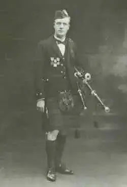 Bagpiper John Wilson dies, Willowdale, Ontario