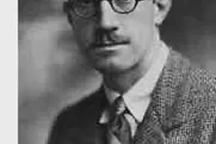 Writer Eric Linklater dies in Orkney