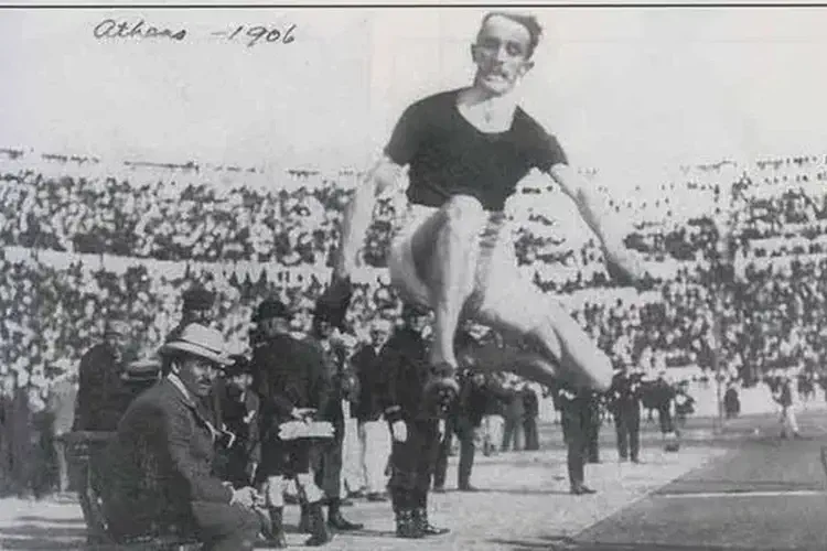 Peter O'Connor sets long jump record at 24 11 3-4.